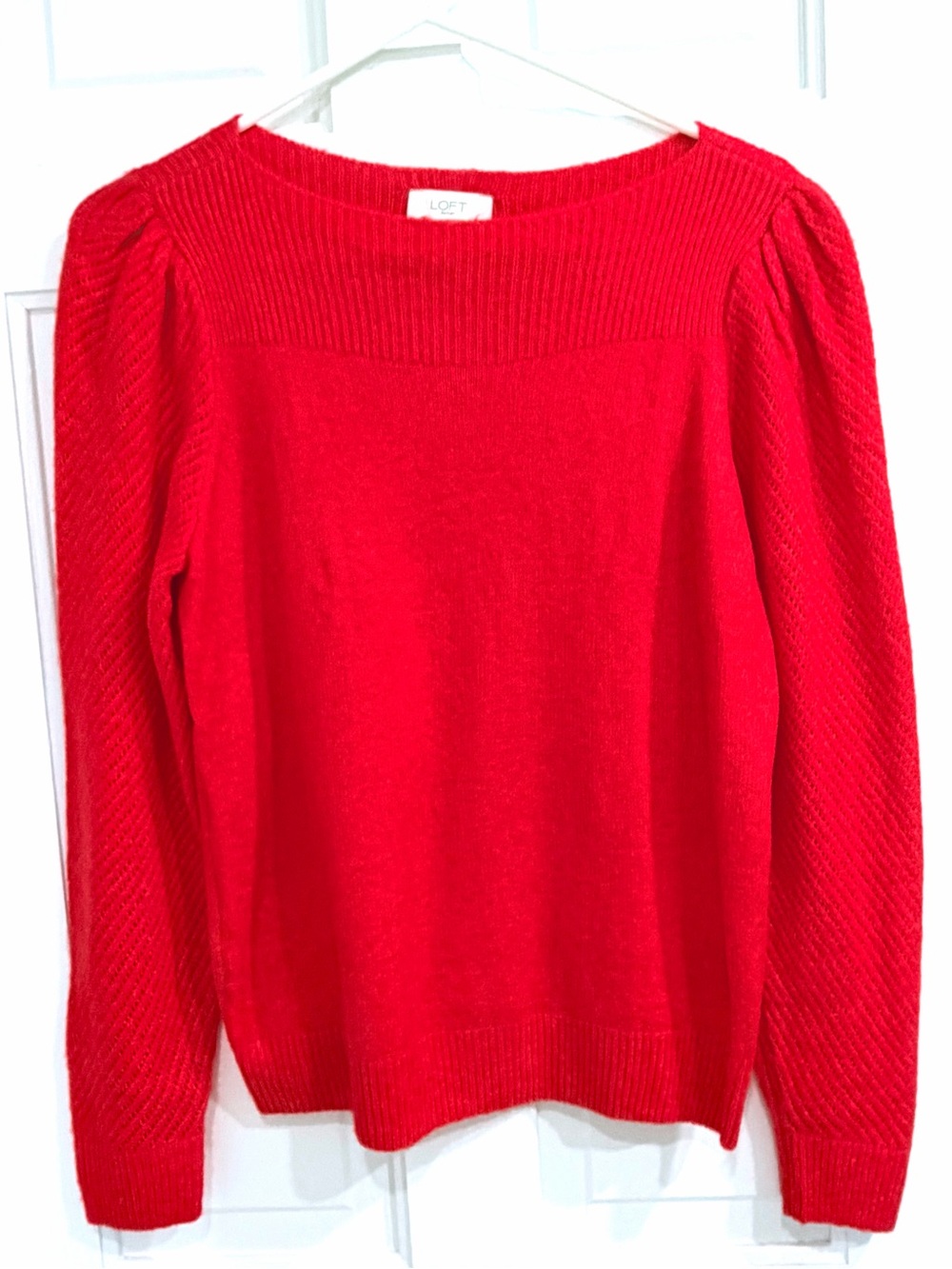Women’s beautiful coral sweater size small loft